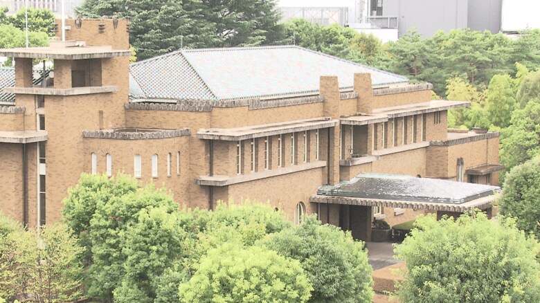 都心にもかかわらず木々に囲まれる首相公邸