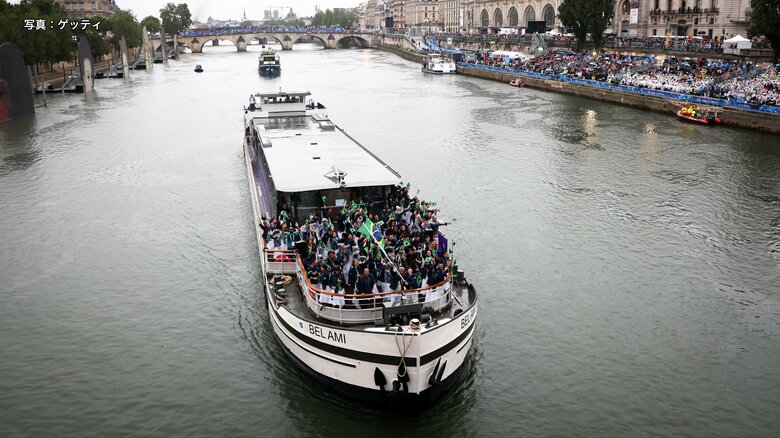 セーヌ川での開会式