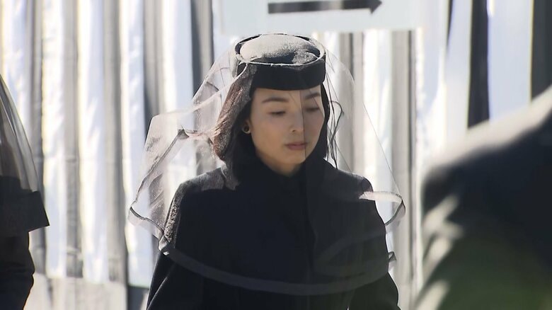 喪主の彬子さま　月26日