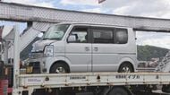 どちらかが中央線はみ出したか…橋の上でトラックと軽自動車が正面衝突 軽に乗っていた70代男女2人を搬送