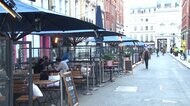 ワクチン接種進むイギリス 屋外営業OKに 飲食店再開