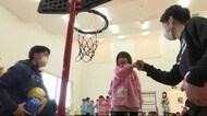 岩手ビッグブルズ バスケットゴールを幼稚園に寄贈<岩手・山田町>