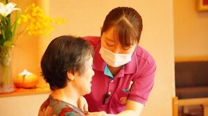 ケアワーカーの8割以上がストレスを感じている 続くコロナ禍に介護現場の悲痛と支援の動き