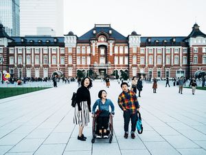 「いい文章はいい場所に連れて行ってくれる」ベストセラー作家・岸田奈美さんが語る家族への想いと“情報過多な日々”