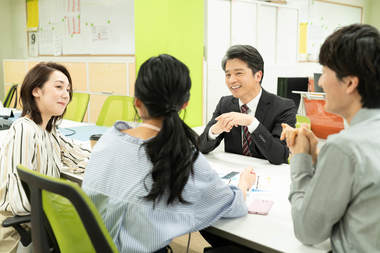 職場の「いじり」はパワハラ? コミュニケーションのつもりが精神的に追い詰めることも
