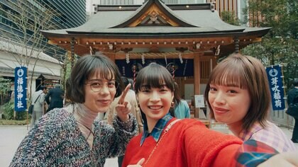 広瀬すずが東京・日本橋で記念撮影! 　「飽き性なところが…」 大事にしたいものは“古きいいもの”?