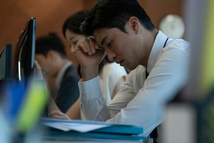 「コロナ禍で仕事のストレスが増えた」は5割超…一方で減った職種に特徴も。要因と解消法を聞いた