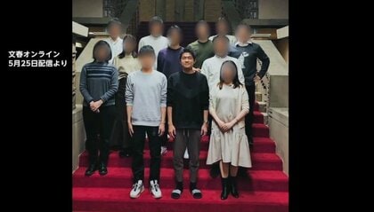 「息子に甘すぎ」首相公邸の階段で寝そべり…岸田翔太郎秘書官の“忘年会写真”を野党が追及 「更迭すべき」の声に首相は…