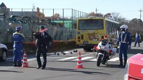 路線バスにひかれ56歳男性が死亡…運転者「太陽まぶしくて歩行者に気づかなかった」
