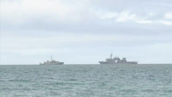 沖縄･陸自ヘリ事故 「飽和潜水」始まる 機体は海底100メートルか｜FNNプライムオンライン