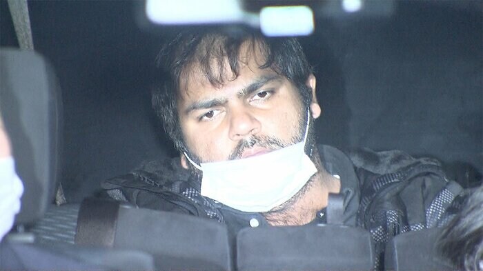 パキスタン人の容疑者4人は、先月26日、警視庁月島署に連行されてきた
