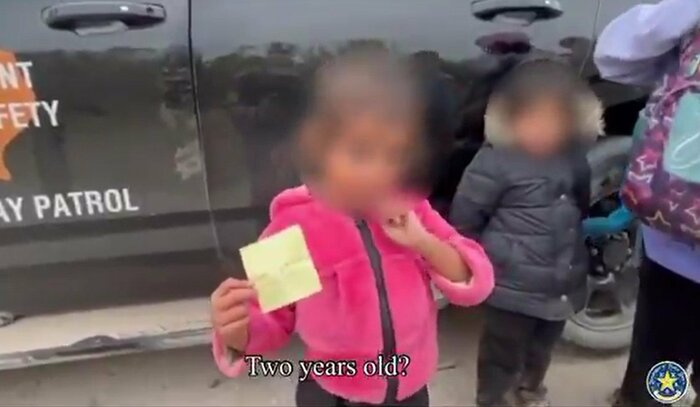 筆者が遭遇した集団は60人が未成年で、最年少は2歳の女の子だった(テキサス州当局SNSより)