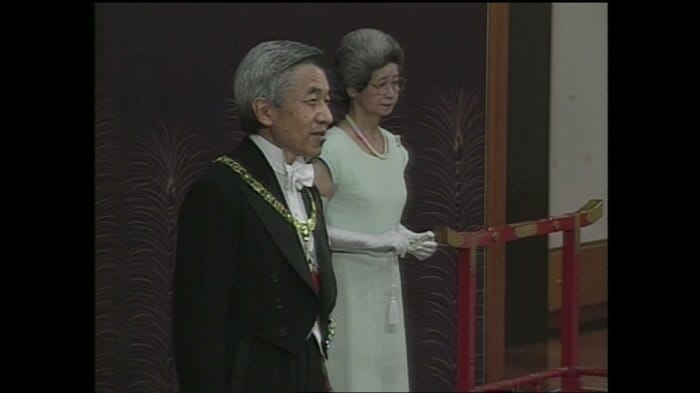 おことばを述べられる天皇陛下