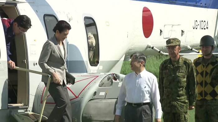 自衛隊のヘリで八代市に到着