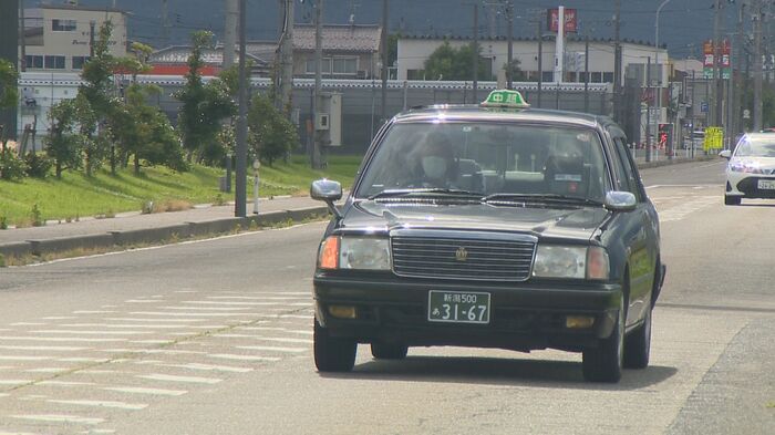 行き先を次々と変更する少年