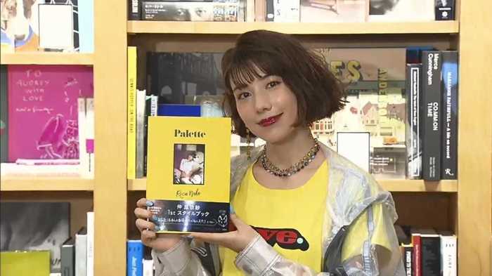仲里依紗スタイルブック発売 息子のライバルはパパ