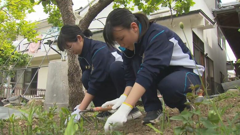 「レンタル高校生」が困りごとや要望に応えます　91歳男性の家で庭の草取り　高齢者の生活上の苦労知り、交流する機会に｜FNNプライムオンライン