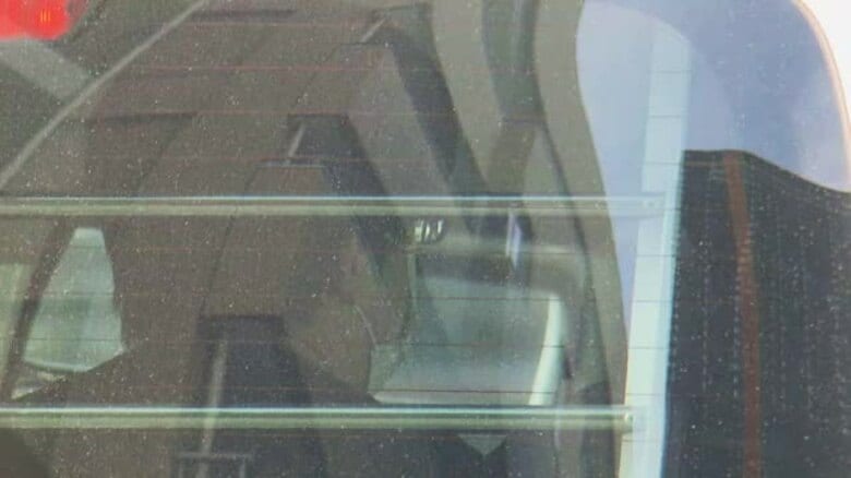 スカートの中を盗撮未遂疑い　逮捕された福井県職員の男（45）送検｜FNNプライムオンライン