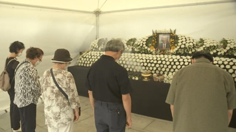 白氏の焼香所。数百メートル先には自殺したソウル市長の焼香所も設置された。