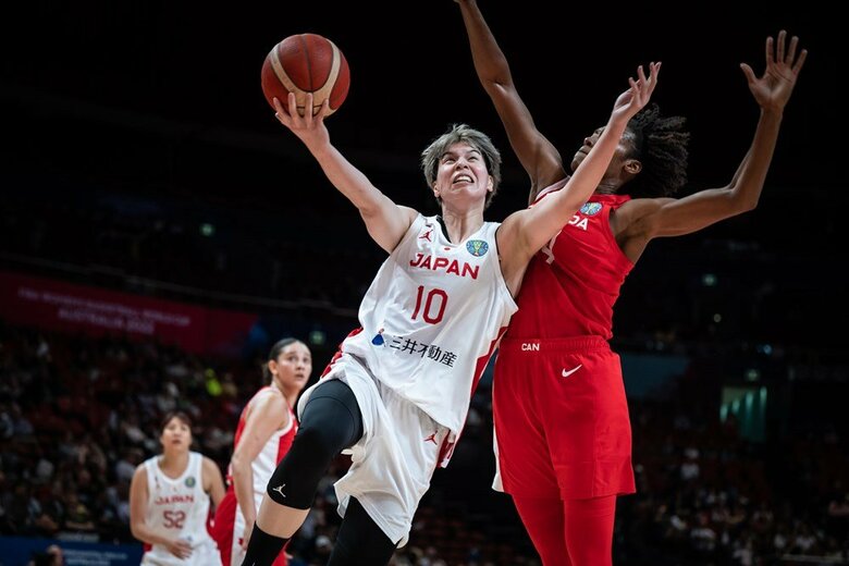 今大会初の先発出場となった渡嘉敷来夢選手(C)FIBA