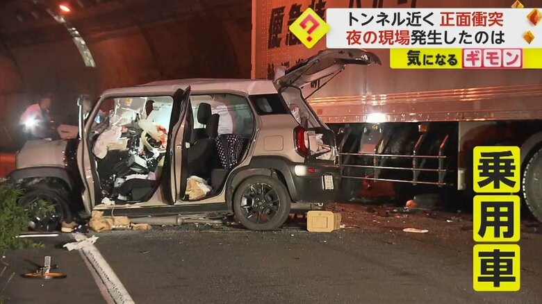 乗用車の車内がぐちゃぐちゃになっている