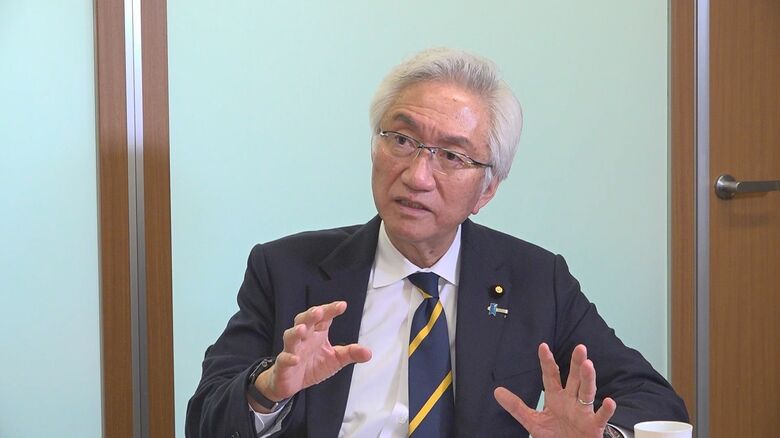 単独インタビューに応じる西田昌司氏