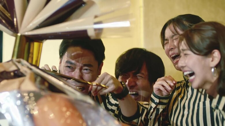 号泣する人々（出典:日本ハム）