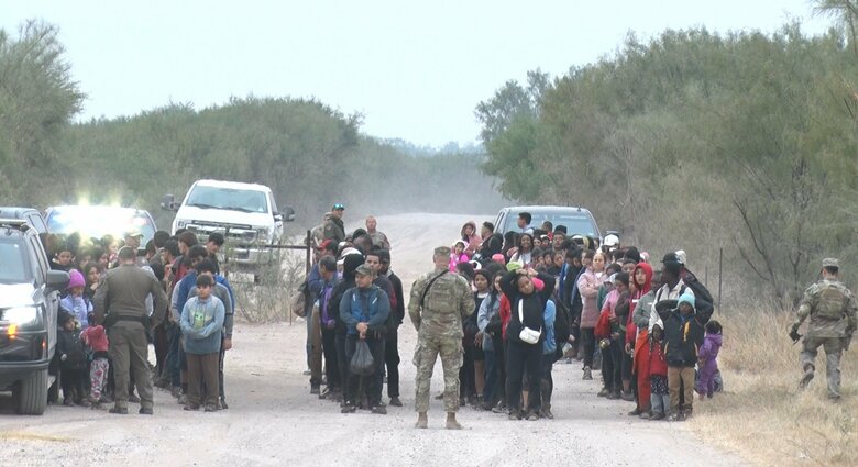 メキシコからの移民の列