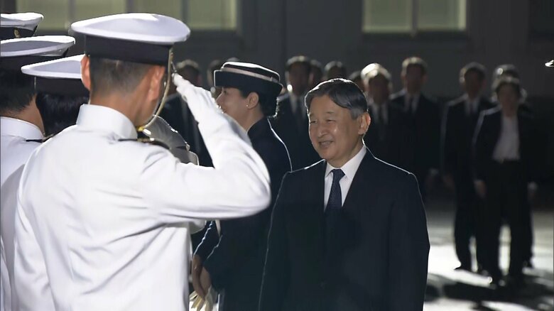 硫黄島を後にされる天皇皇后両陛下