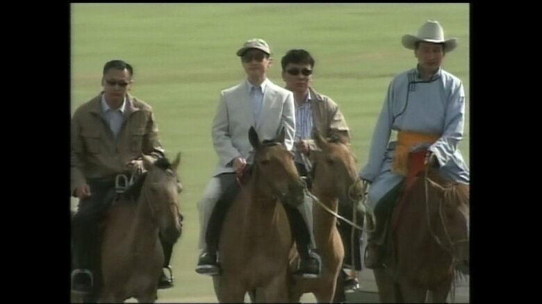 乗馬を楽しまれる皇太子さま1