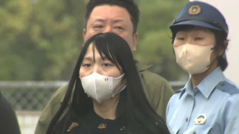 妻の真衣容疑者（25）