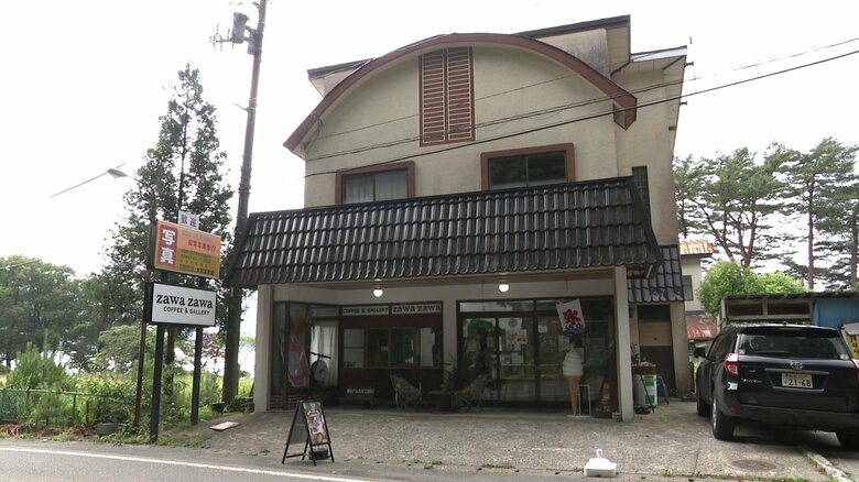 写真館をリノベーションしたカフェ『ZAWAZAWA』