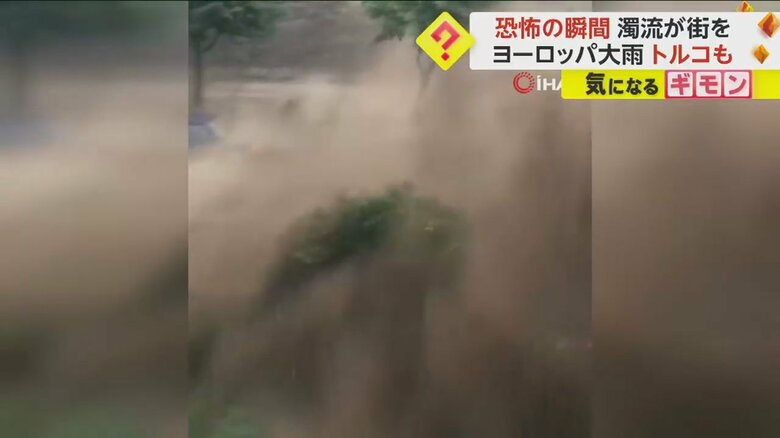 土砂崩れが発生し、男性がのみ込まれる瞬間⑦