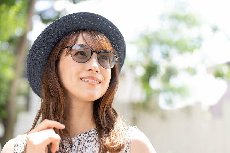 サングラスで目を保護するのも大事　イメージ