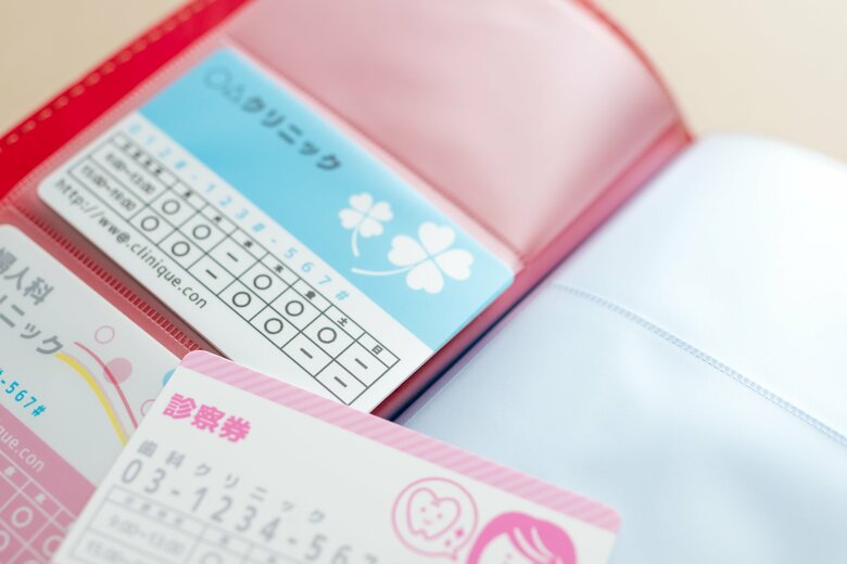 カード類など、A4より小さい細々したものは、ポケットリフィルを活用すると見つけやすい