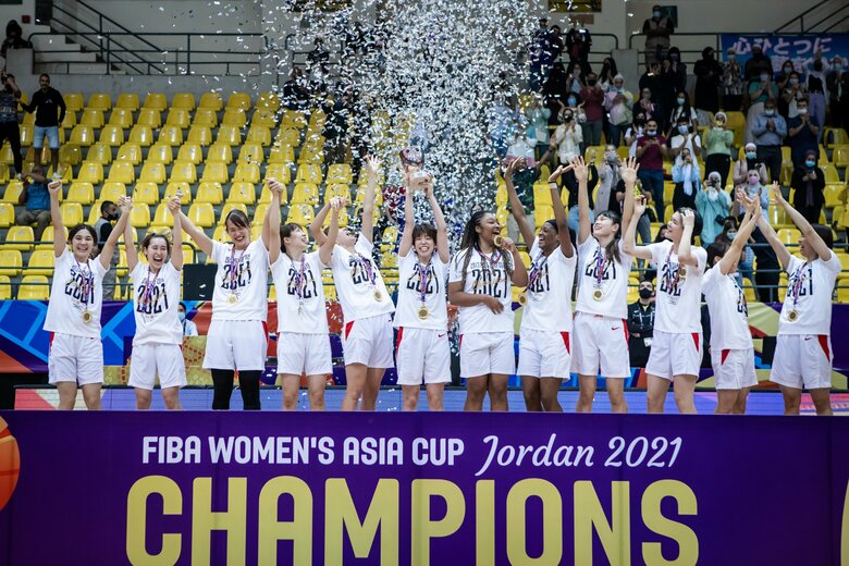 FIBA女子アジアカップ2021優勝時写真　(C)FIBA