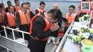 北方墓参再開のめど立たず　元島民ら10人が羅臼町沖で洋上慰霊　先祖の墓に手を合わせる　ロシアのウクライナ侵攻で北方墓参中断　プーチン大統領が択捉島を初訪問