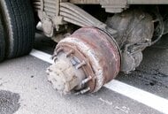 【また左タイヤ】大型トラックの左後輪からダブルタイヤ脱落…2日前に冬タイヤに交換したばかり…約100ｍも国道をゴロゴロ転がり畑と歩道で見つかる…幸いケガ人なし〈北海道長沼町〉