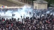 フランスの大規模デモ再び活発化　環境活動家グレタさんも参加　一部暴徒化で挑発・投石　警官隊も放水など対応