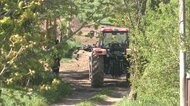 父親運転のトラクターに... 4歳児が下敷きになり死亡