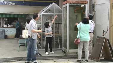 “金魚電話ボックス”は著作権侵害! “金魚の町”商店街を美術家が提訴