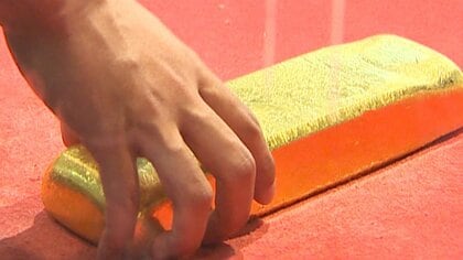 佐渡金山　砂金　超大粒　295粒 金”高騰で盗難危惧…時価1億5000万円の“金塊”取り出し体験中止