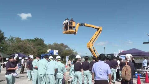 工業高校の生徒が職人の仕事を体験　重機操作や専用道具に挑戦　将来の担い手確保へ　岩手県北上市