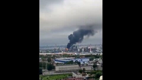 モスクワに軍事侵攻以来最大規模のドローン攻撃　製油所や集合住宅が攻撃を受け17人負傷