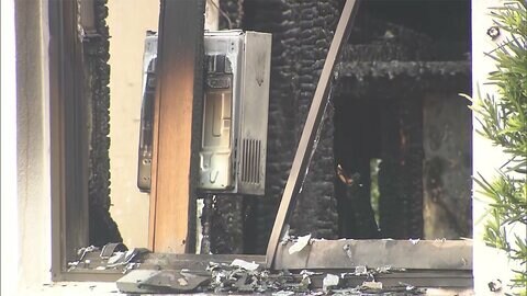 “火柱と黒煙”木造住宅が全焼　火元の住宅から遺体見つかる