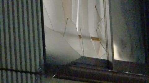 さいたま地裁で判決受けた被告が裁判所の窓ガラス割る　救急搬送されるも軽傷、ほかにけが人なし