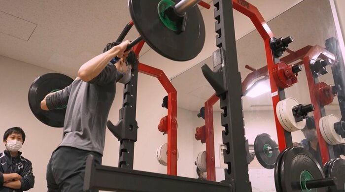 フィジカル面を鍛えるべくトレーニングに励む山本草太