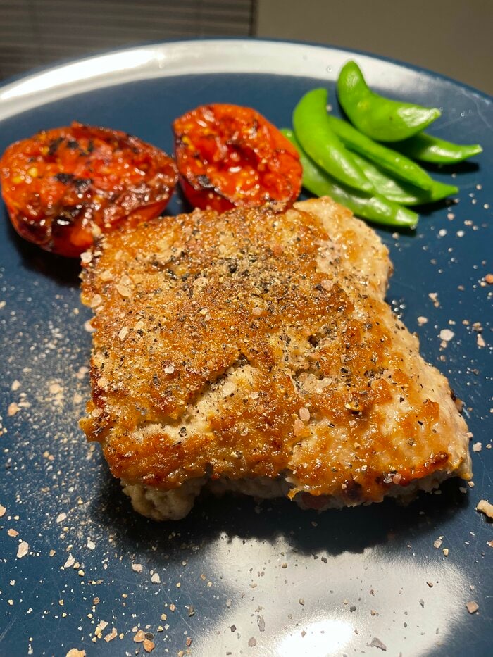 「豚ひき肉かたまり焼き」が完成(提供:「べちか(@10chf)」さん)