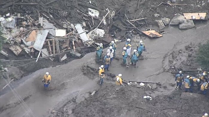 捜索活動が行われた熱海の土石流現場