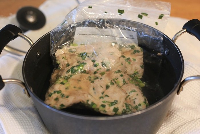 湯せんした「豚もも肉のねぎ塩味」